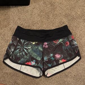 Lululemon Women's Speed Up Floral Shorts RARE size 2